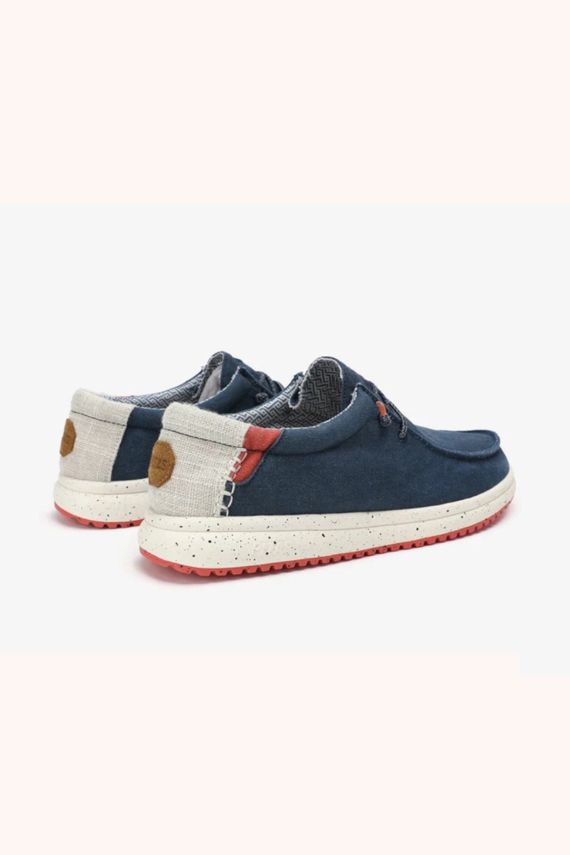  Wallabi Walk in Pitas en marino, cómodo y versátil, perfecto para looks casuales con estilo atemporal y fácil combinación. 