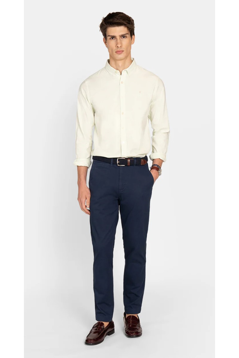  Pantalón Harper chino versátil y cómodo, perfecto para looks casuales o conjuntos más elegantes con estilo actual. 