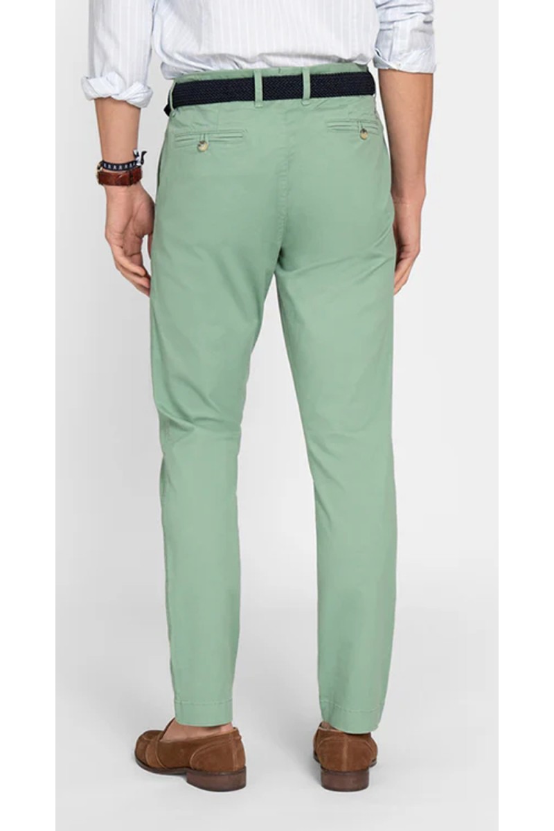  Pantalón Harper chino versátil y cómodo, perfecto para looks casuales o conjuntos más elegantes con estilo actual. 