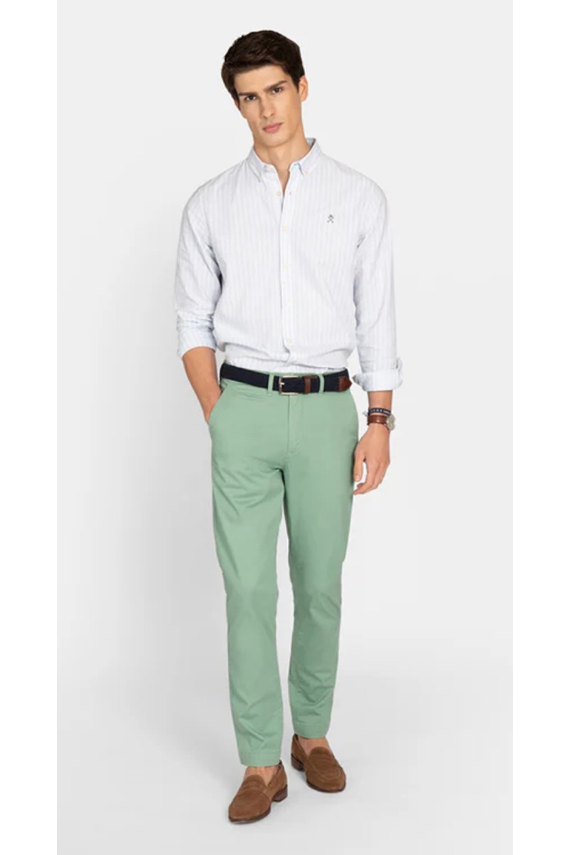  Pantalón Harper chino versátil y cómodo, perfecto para looks casuales o conjuntos más elegantes con estilo actual. 