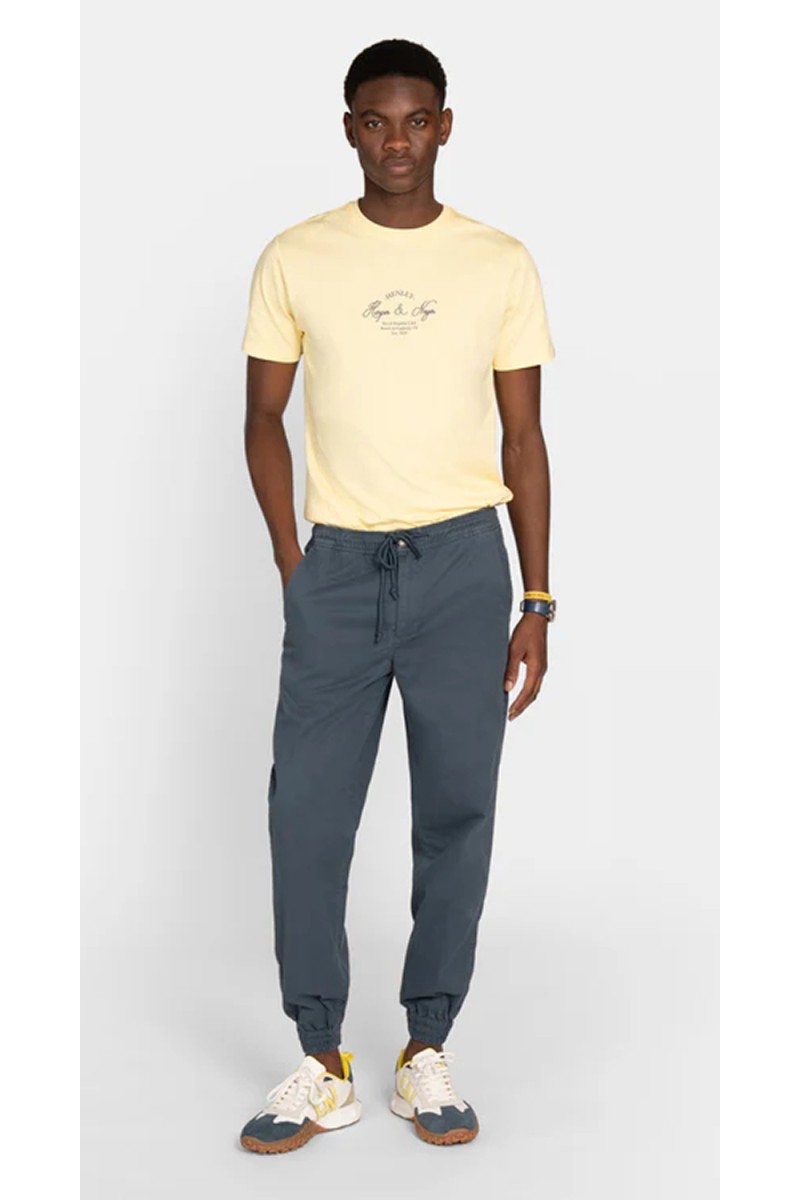  Pantalón Harper jogger cómodo y versátil, perfecto para looks urbanos relajados con estilo actual. 