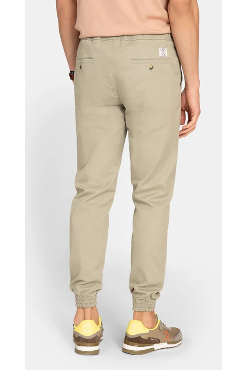 Pantalón Harper jogger cómodo y versátil, perfecto para looks urbanos relajados con estilo actual. 