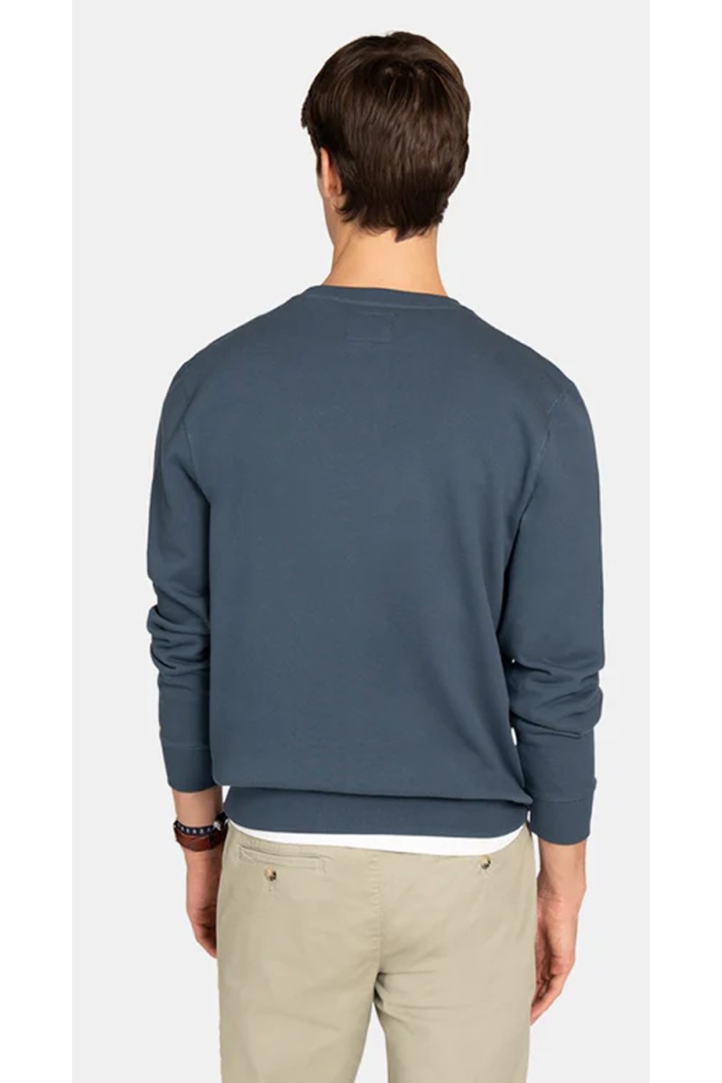  Sudadera Harper con logo bordado, cómoda y versátil, ideal para looks urbanos con estilo atemporal. 