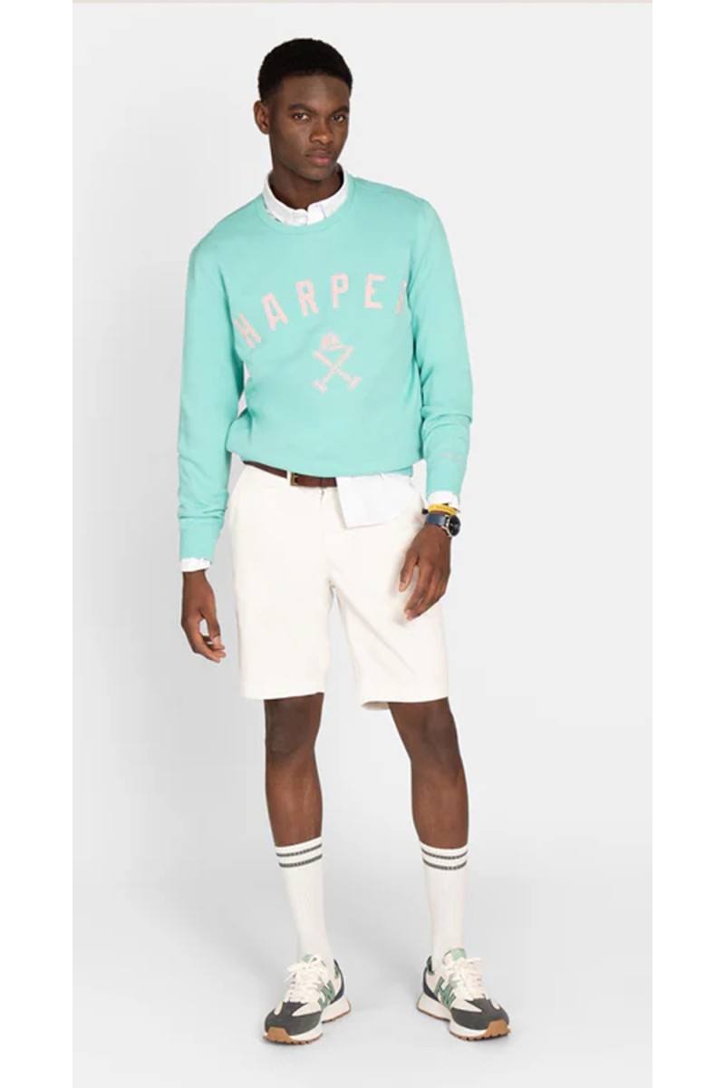  Sudadera Harper con logo bordado, cómoda y versátil, ideal para looks urbanos con estilo atemporal. 