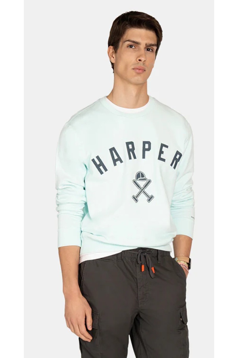  Sudadera Harper con logo bordado, cómoda y versátil, ideal para looks urbanos con estilo atemporal. 