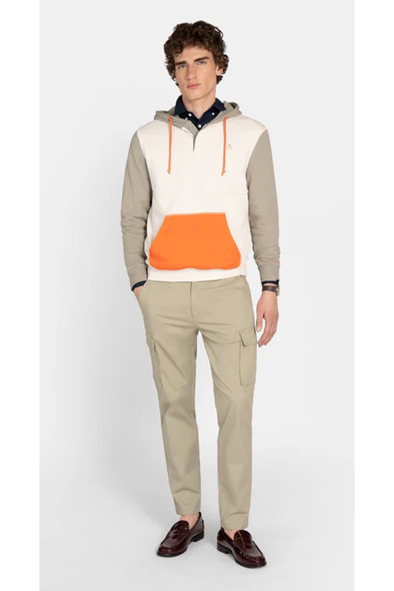  Sudadera Harper cómoda y versátil, perfecta para looks urbanos con estilo actual y un toque de personalidad. 