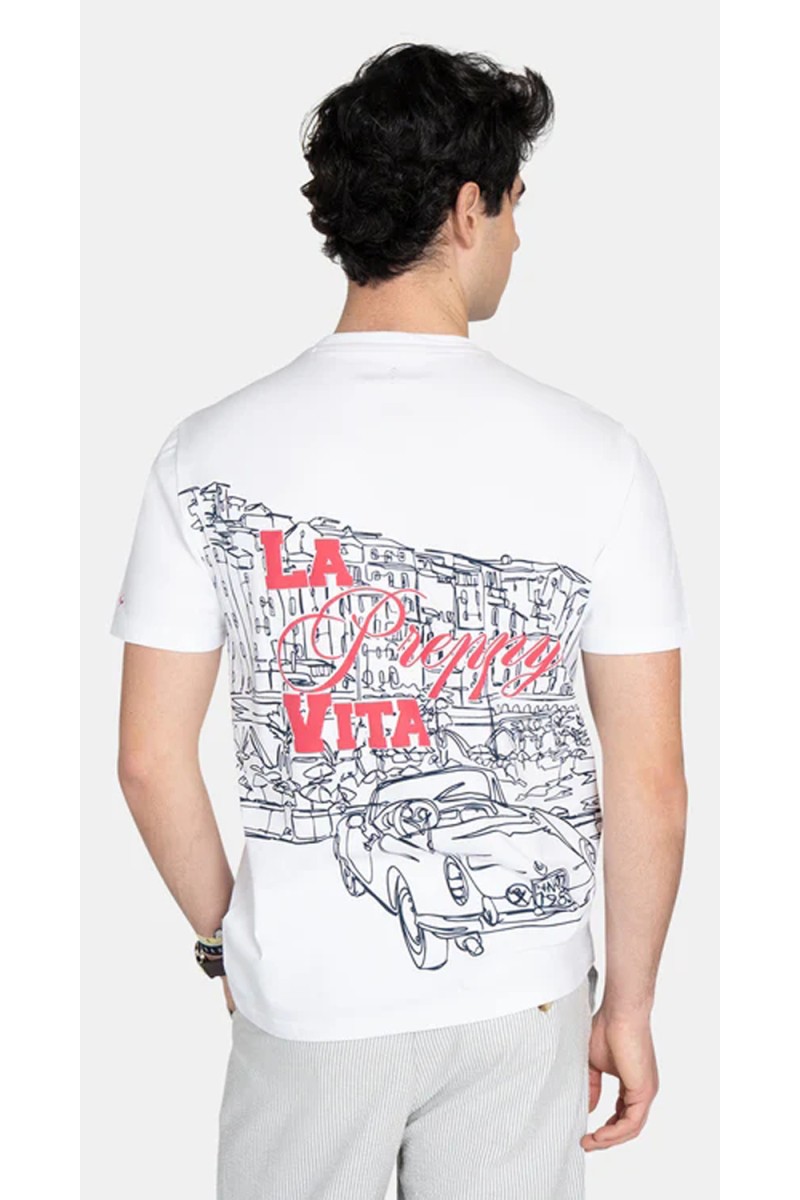  Camiseta Harper cómoda y versátil, perfecta para looks urbanos o como base bajo blazer con estilo actual. 