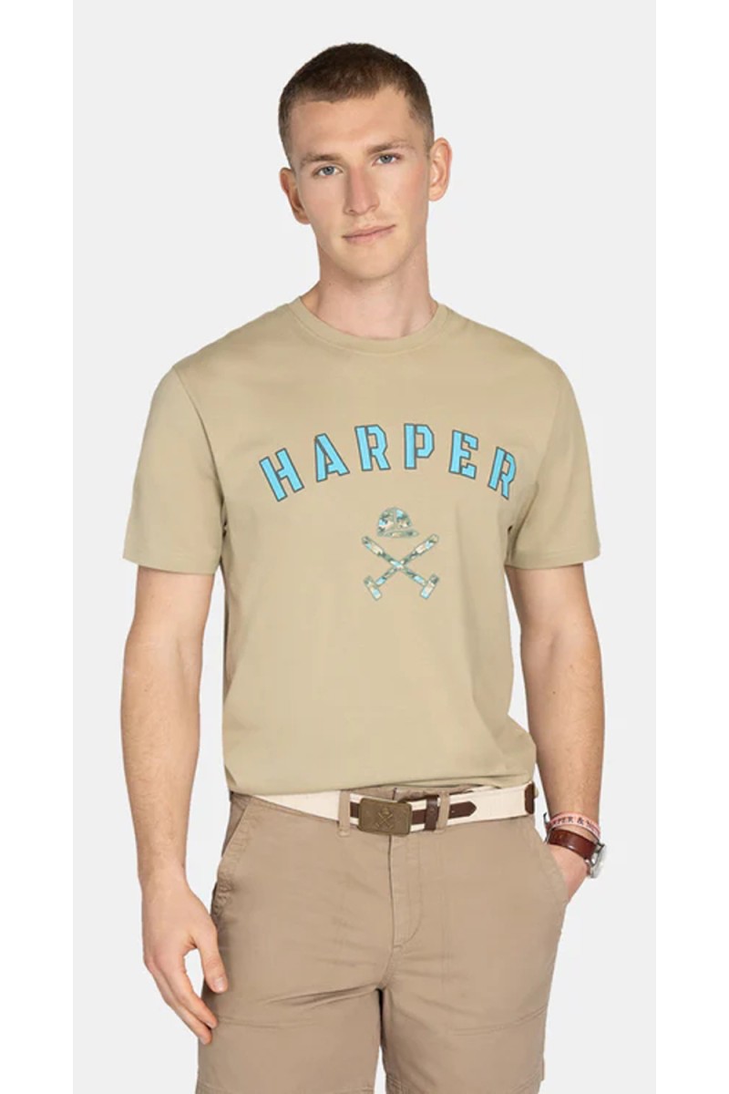  Camiseta Harper cómoda y versátil, perfecta para looks urbanos con estilo relajado en el día a día. 