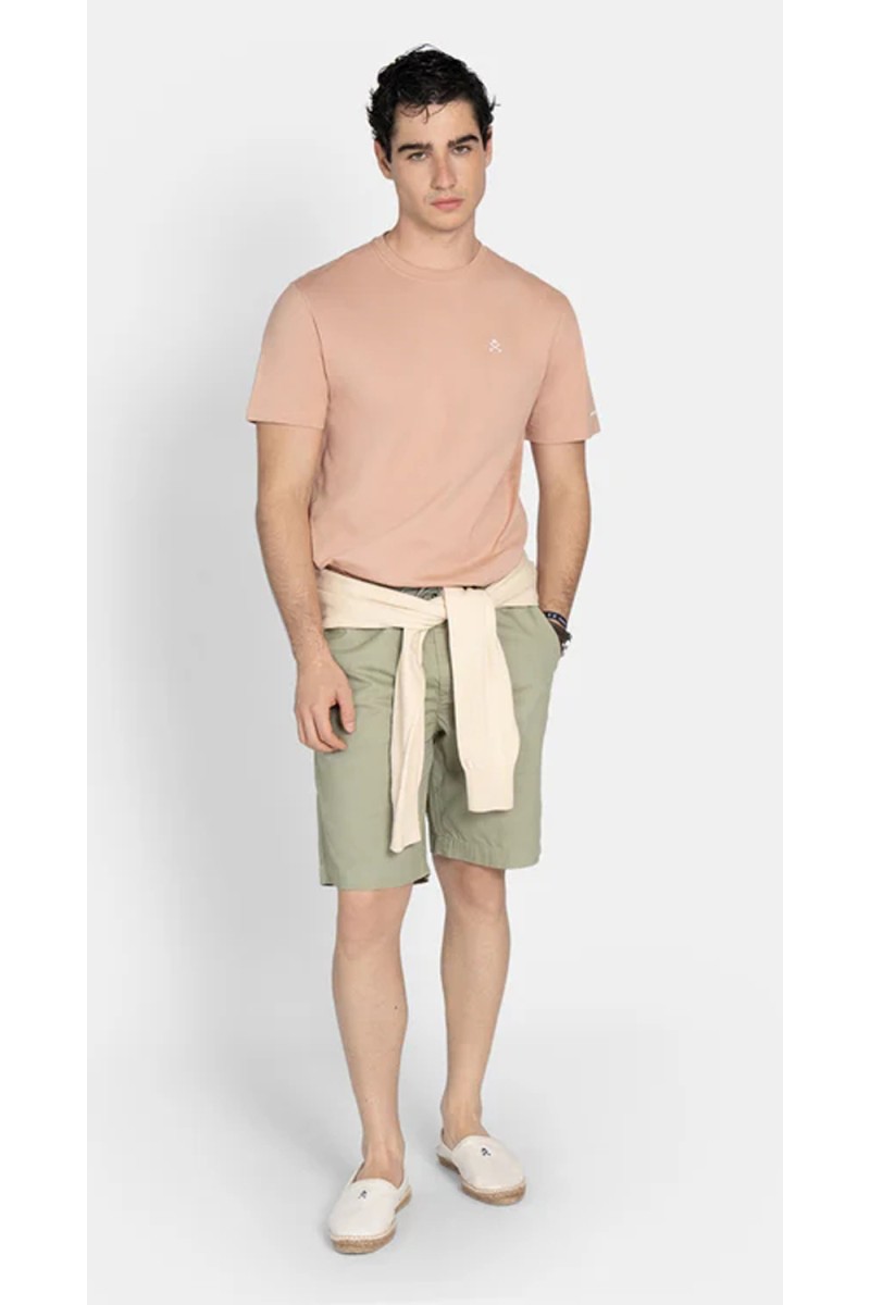  Camiseta Harper con logo, cómoda y versátil, perfecta para looks urbanos con personalidad y estilo actual. 