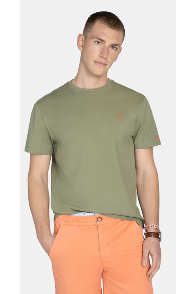  Camiseta Harper con logo, cómoda y versátil, perfecta para looks de verano con estilo urbano relajado. 