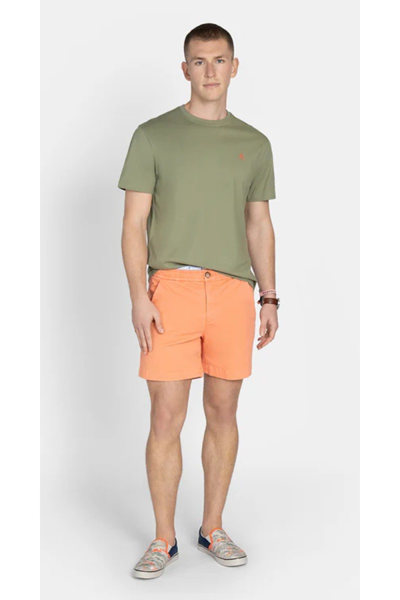  Camiseta Harper con logo, cómoda y versátil, perfecta para looks de verano con estilo urbano relajado. 