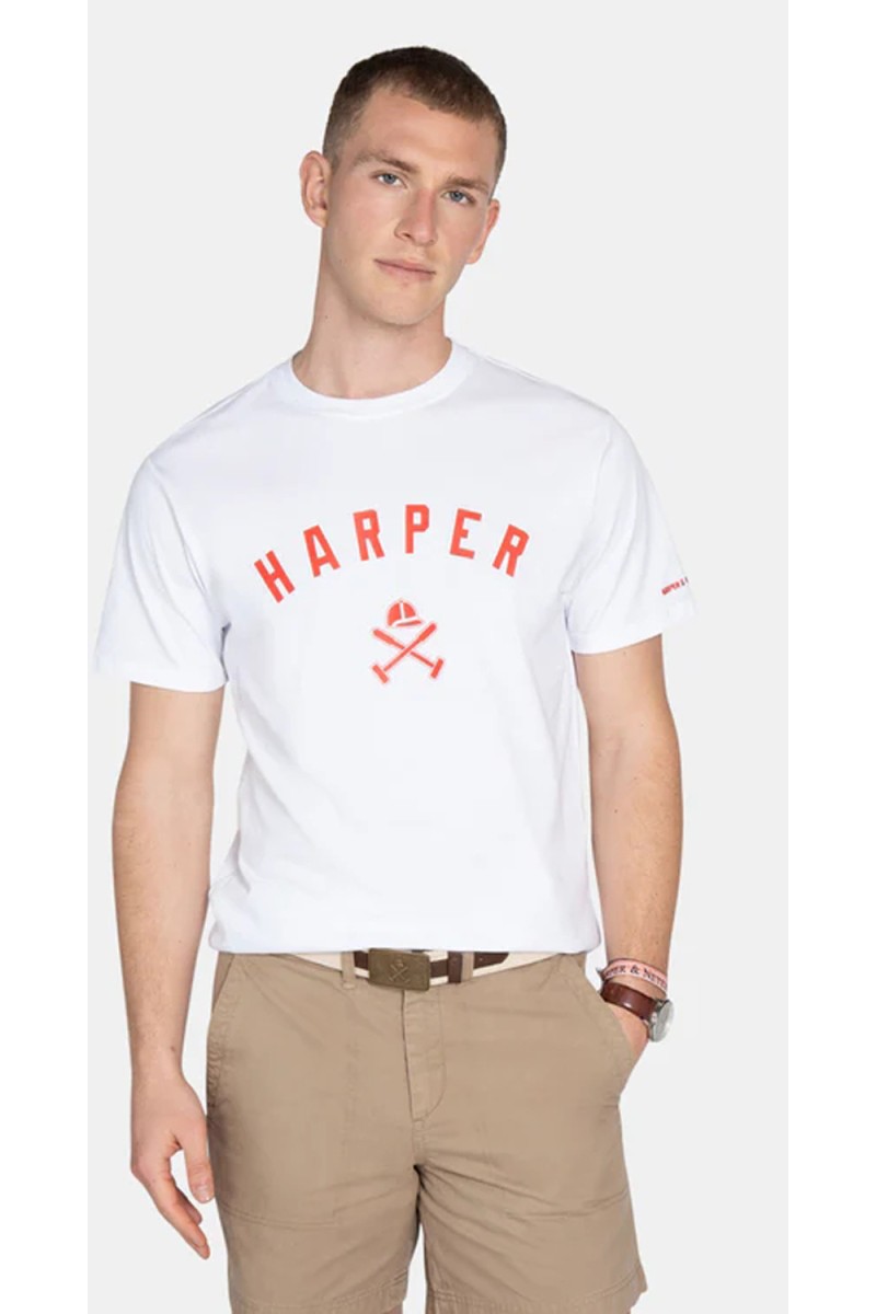  Camiseta Harper estilo Los Angeles, cómoda y versátil, perfecta para looks de verano con aire urbano relajado. 