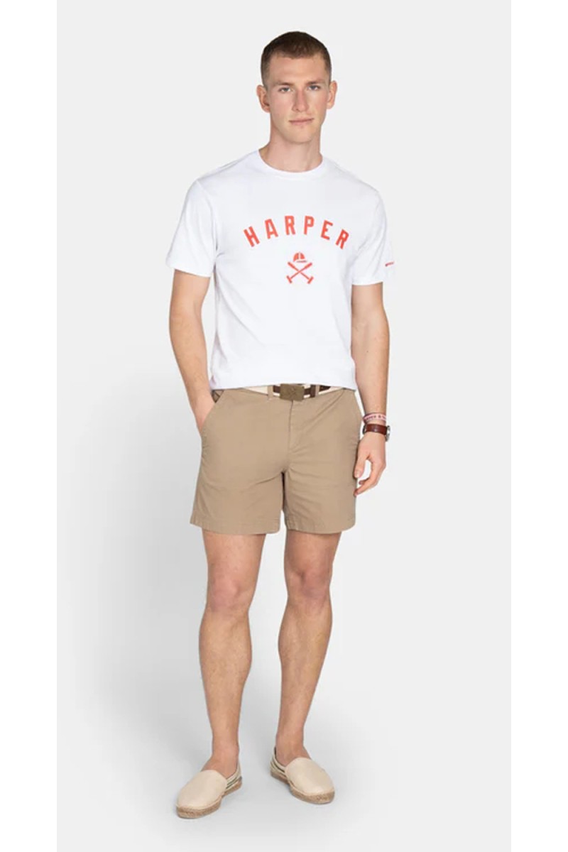  Camiseta Harper estilo Los Angeles, cómoda y versátil, perfecta para looks de verano con aire urbano relajado. 