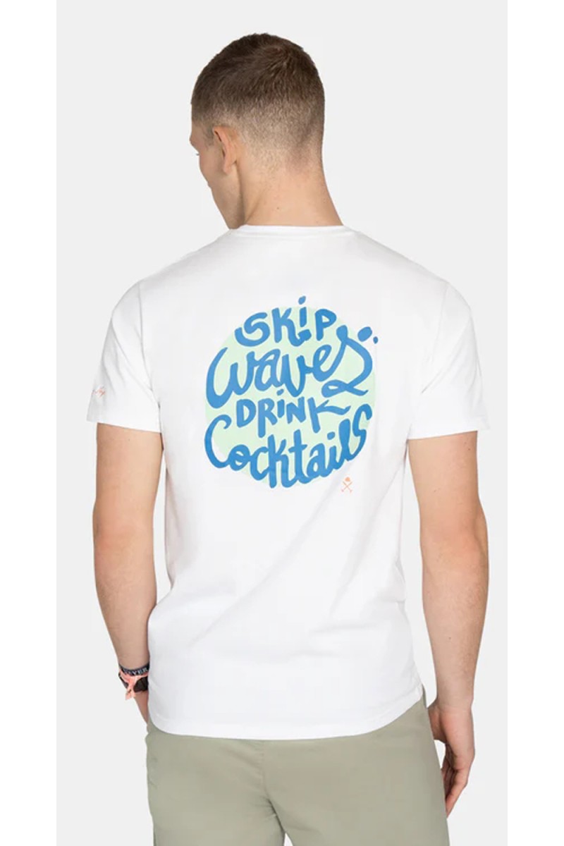  Camiseta Harper cómoda y versátil, perfecta para looks de verano con estilo urbano relajado. 