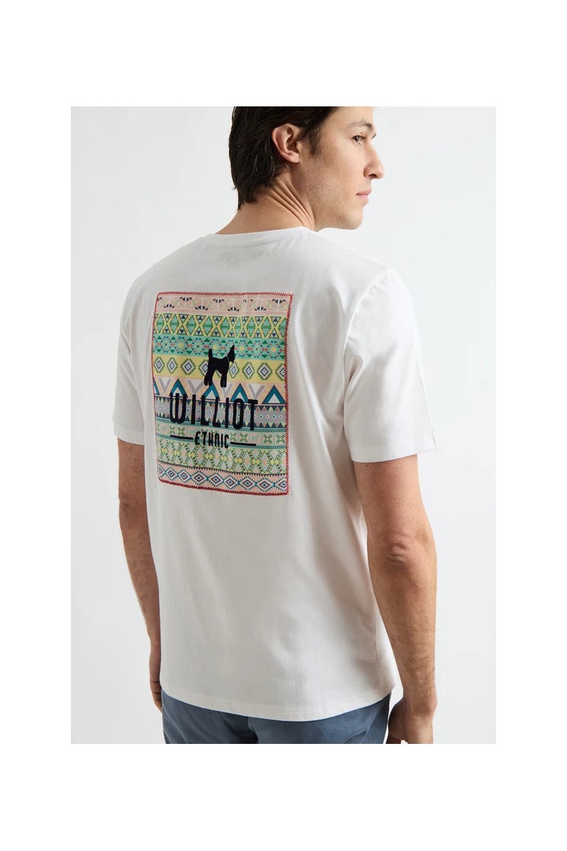 Camiseta Williot cómoda y versátil, perfecta para looks urbanos con estilo relajado. 