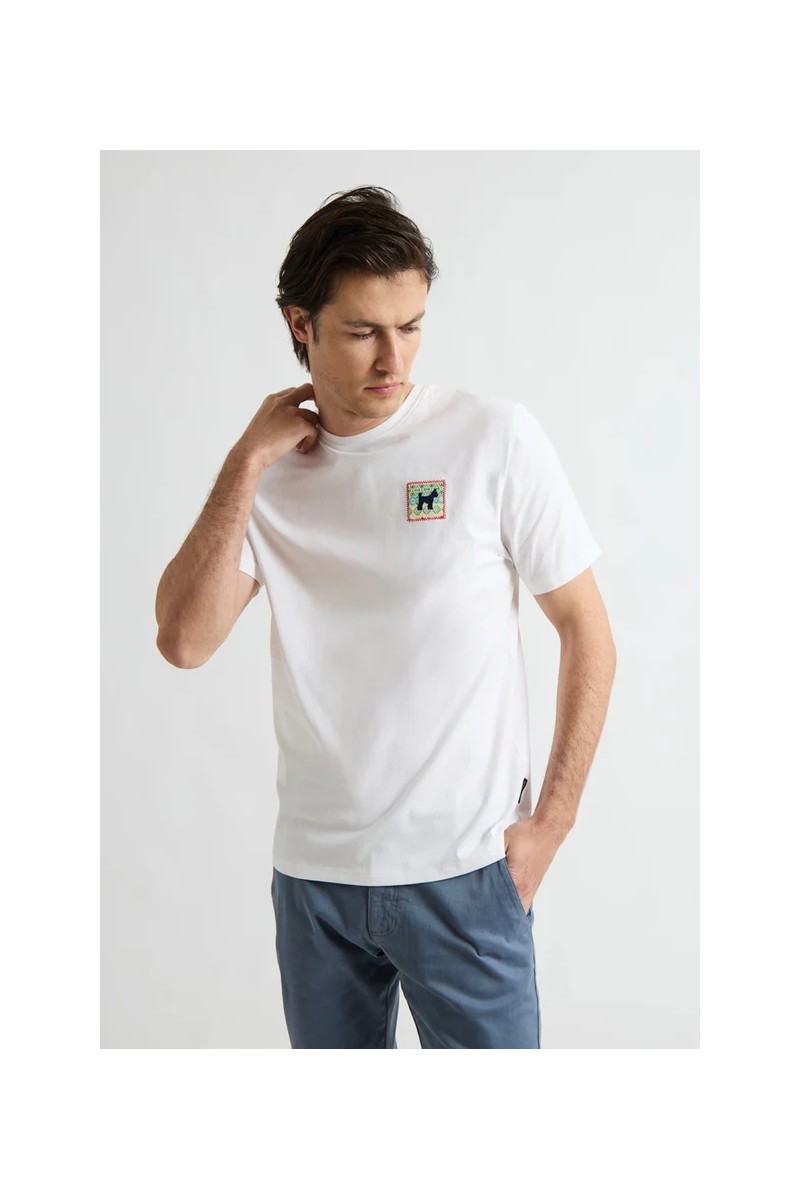  Camiseta Williot cómoda y versátil, perfecta para looks urbanos con estilo relajado. 