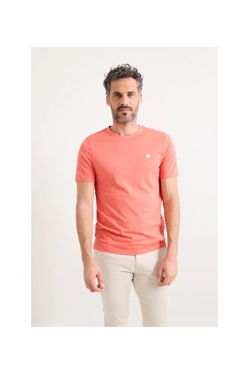  Camiseta Williot cómoda y versátil, perfecta para looks urbanos con estilo relajado. 