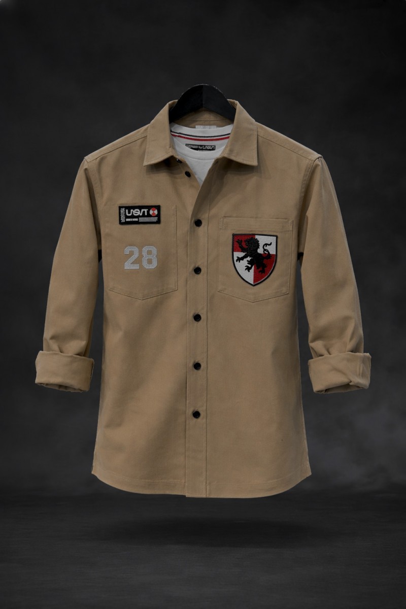  Sobrecamisa La Sal edición limitada, con bordados y estilo urbano, perfecta para looks con personalidad. 