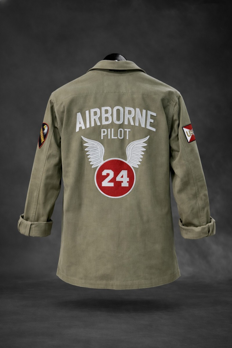  Sobrecamisa La Sal edición limitada en kaki, con bordados y estilo urbano, perfecta para looks con carácter.  2