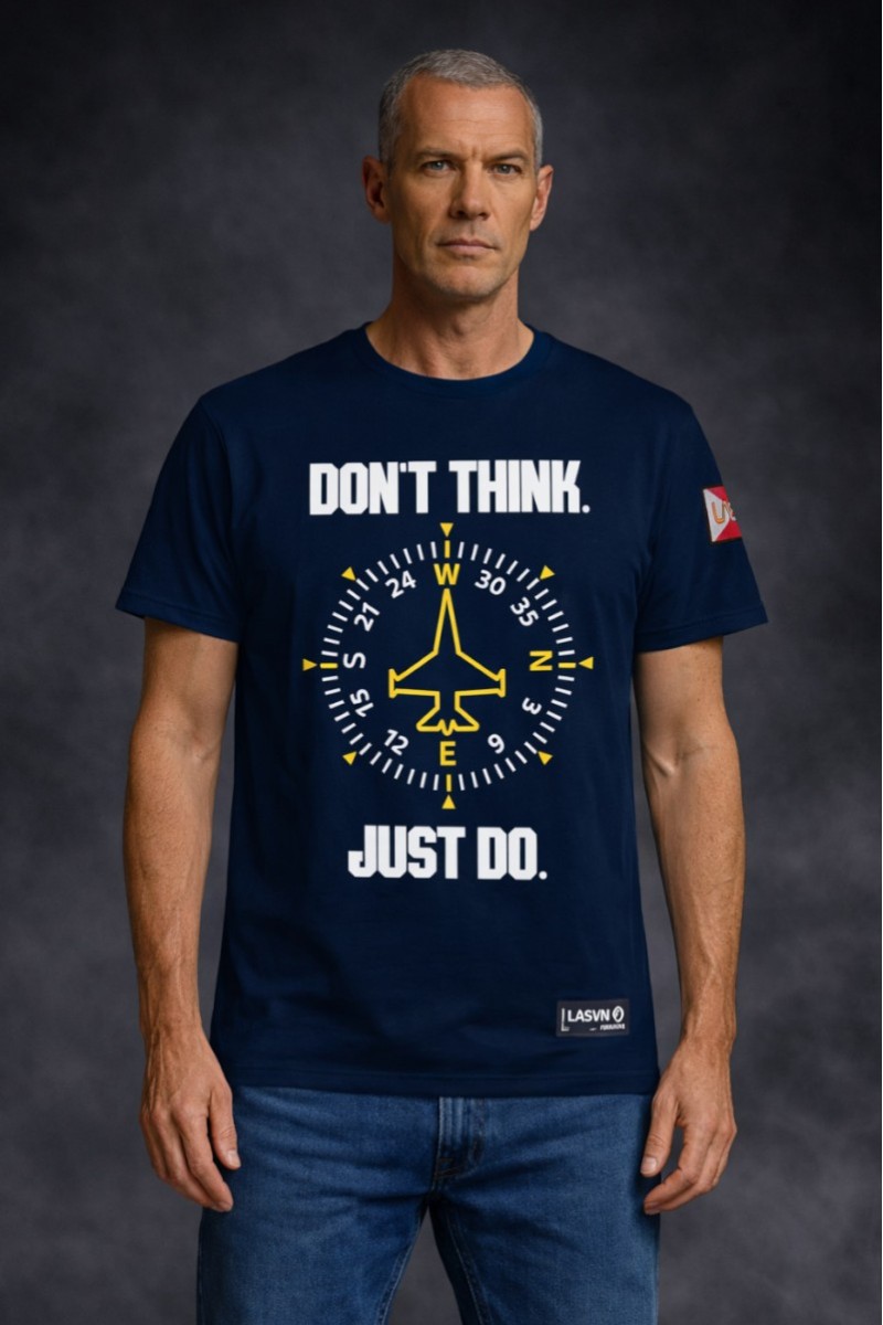  Camiseta La Sal en azul marino edición limitada, con estilo urbano y diseño actual para looks con carácter. 