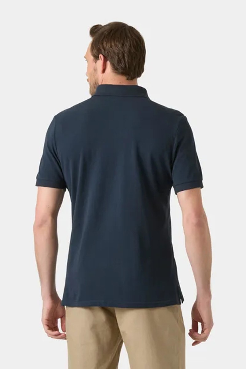  Polo Helly Hansen entallado y ligero, perfecto para looks de verano con estilo marinero y comodidad. 