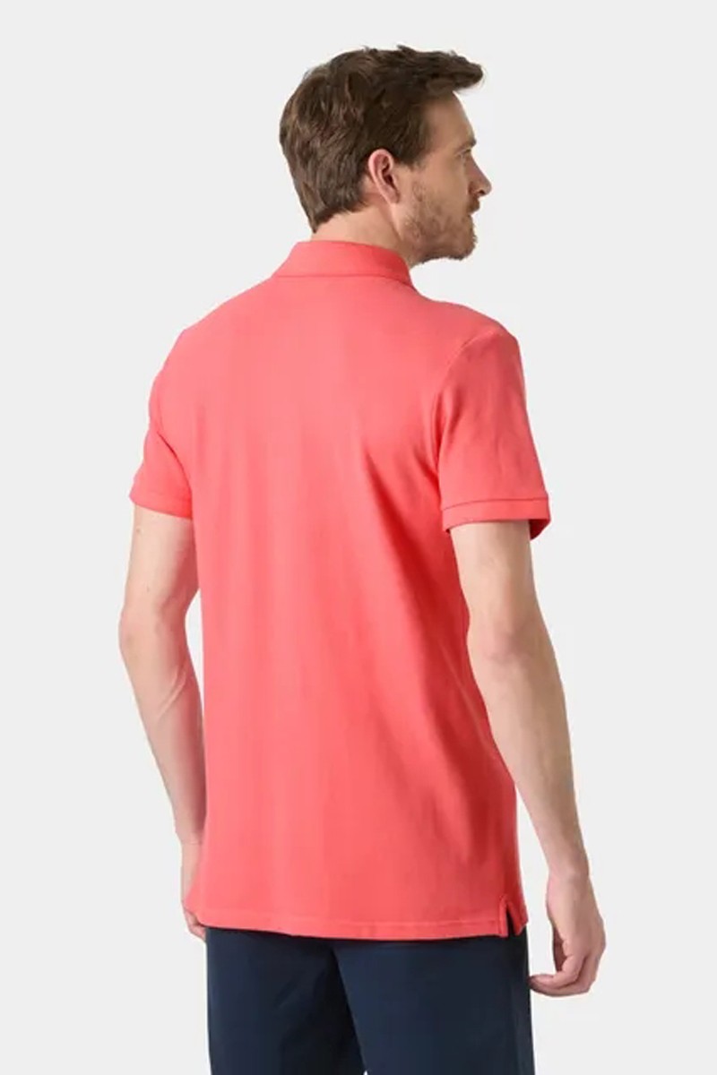  Polo Helly Hansen cómodo y versátil, perfecto para looks de verano con estilo casual y uso diario. 