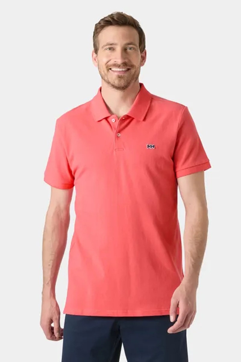  Polo Helly Hansen cómodo y versátil, perfecto para looks de verano con estilo casual y uso diario. 