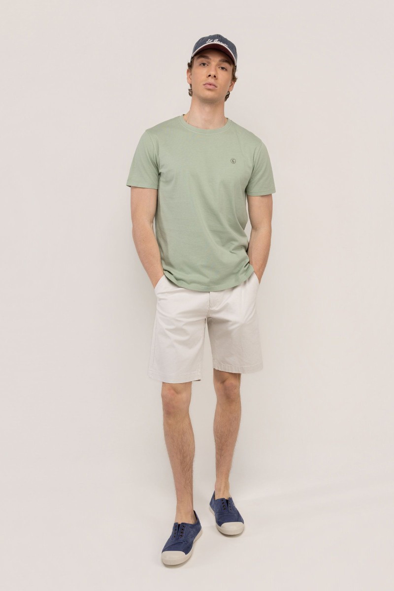  Camiseta El Ganso verde claro garment dyed, fresca y versátil, perfecta para looks de verano con estilo relajado. 