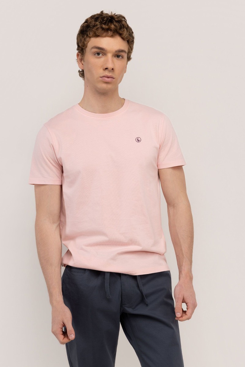  Camiseta El Ganso rosa garment dyed, fresca y versátil, perfecta para looks de verano con estilo relajado. 