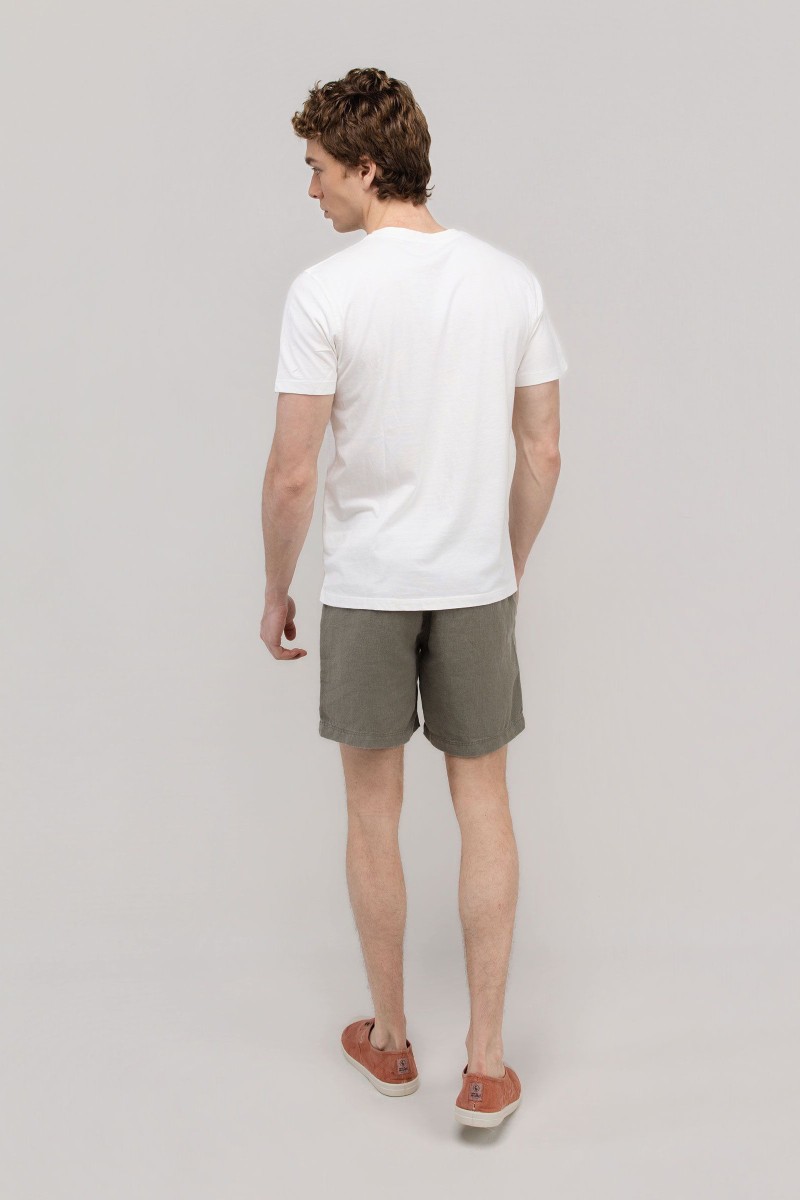  Camiseta El Ganso blanca garment dyed, fresca y versátil, perfecta para looks de verano con estilo limpio. 
