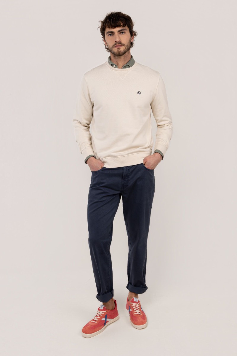  Sudadera El Ganso en crudo, cómoda y versátil, perfecta para looks urbanos con estilo limpio y actual. 