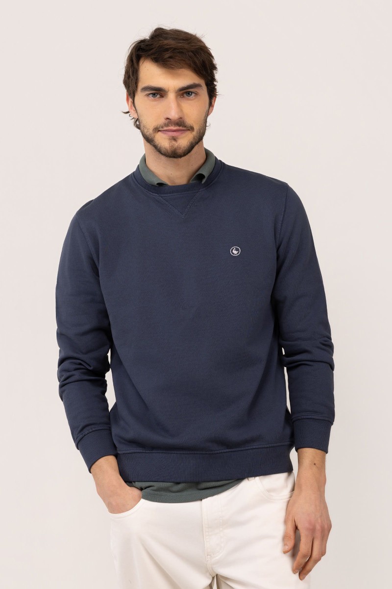  Sudadera El Ganso en marino, cómoda y versátil, perfecta para looks urbanos con estilo atemporal. 