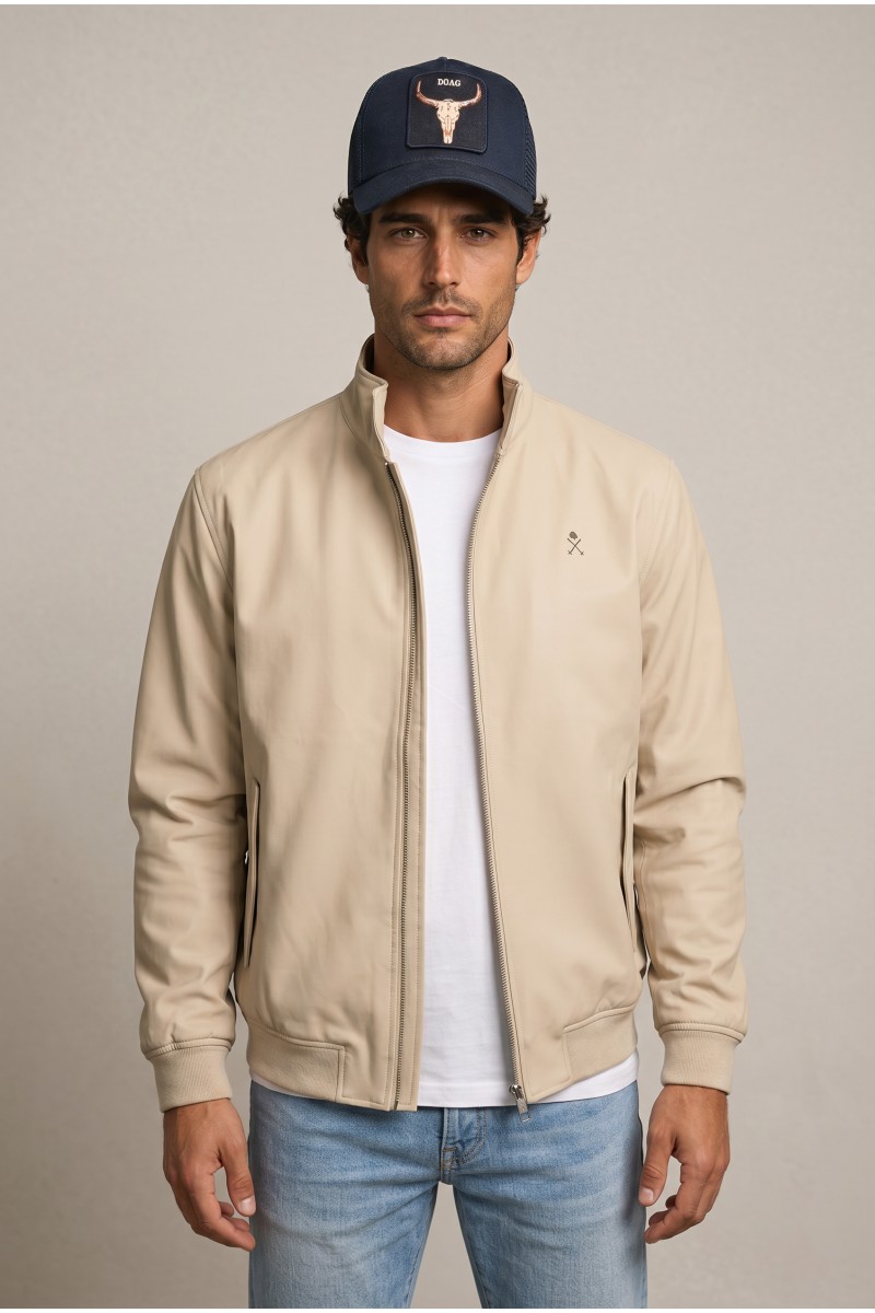  Cazadora Harper and Neyer ligera y versátil, perfecta para looks urbanos de entretiempo con estilo actual. 