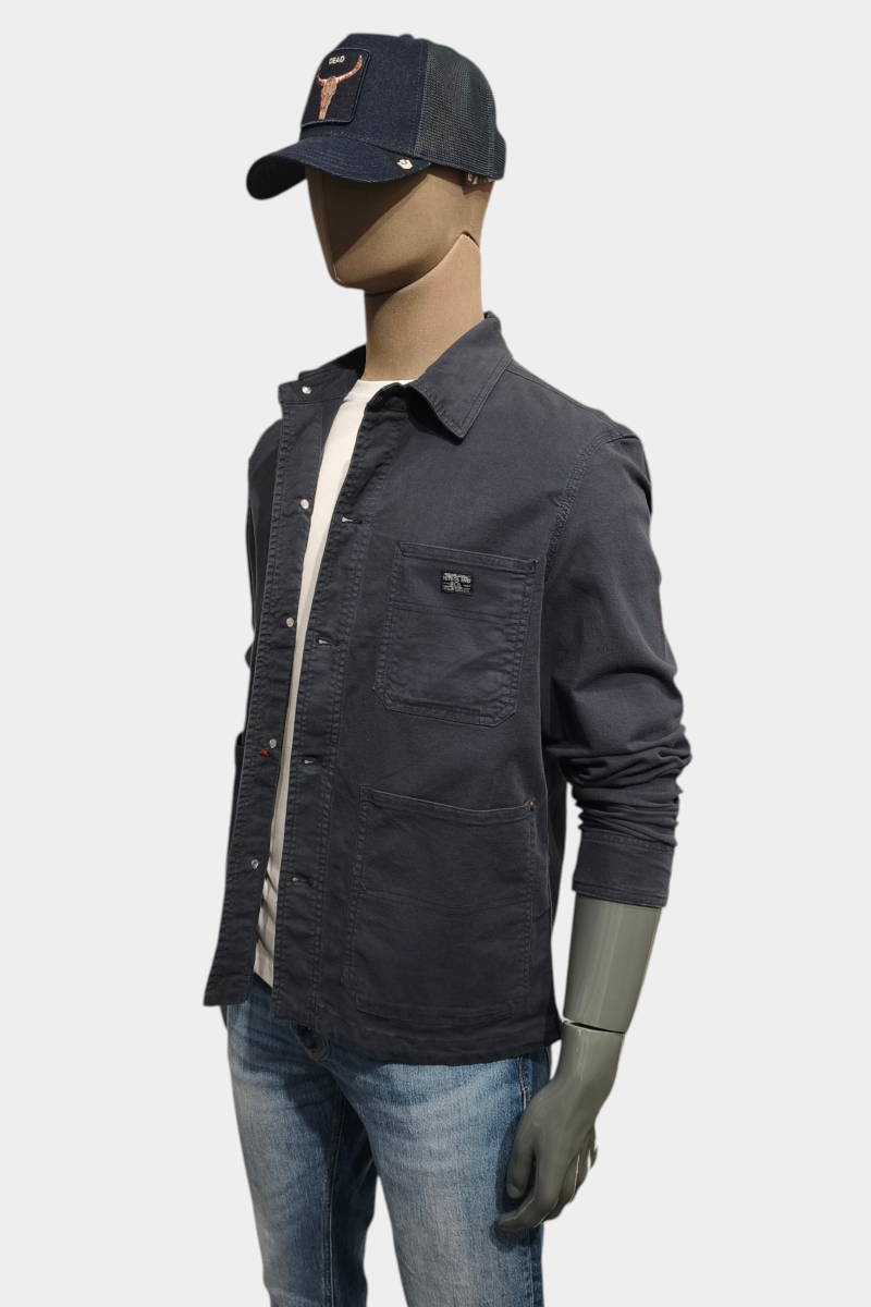  Sobrecamisa Petrol versátil y cómoda, perfecta para looks urbanos de entretiempo con estilo actual. 
