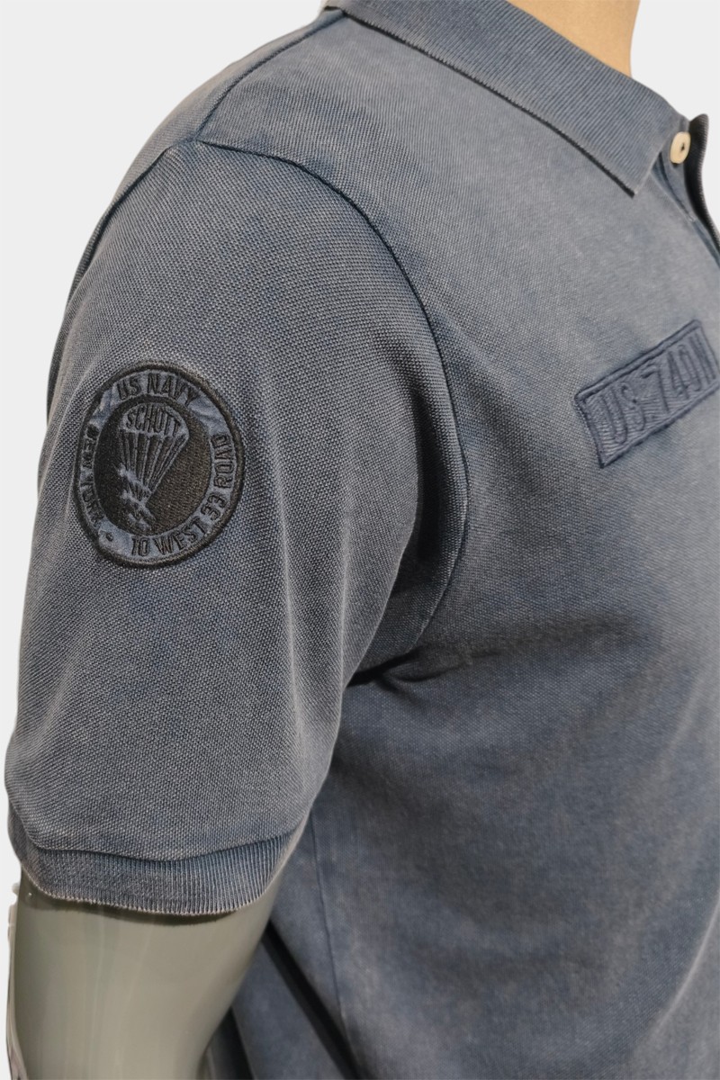  Polo Schott cómodo y versátil, perfecto para looks urbanos con estilo clásico y actual. 
