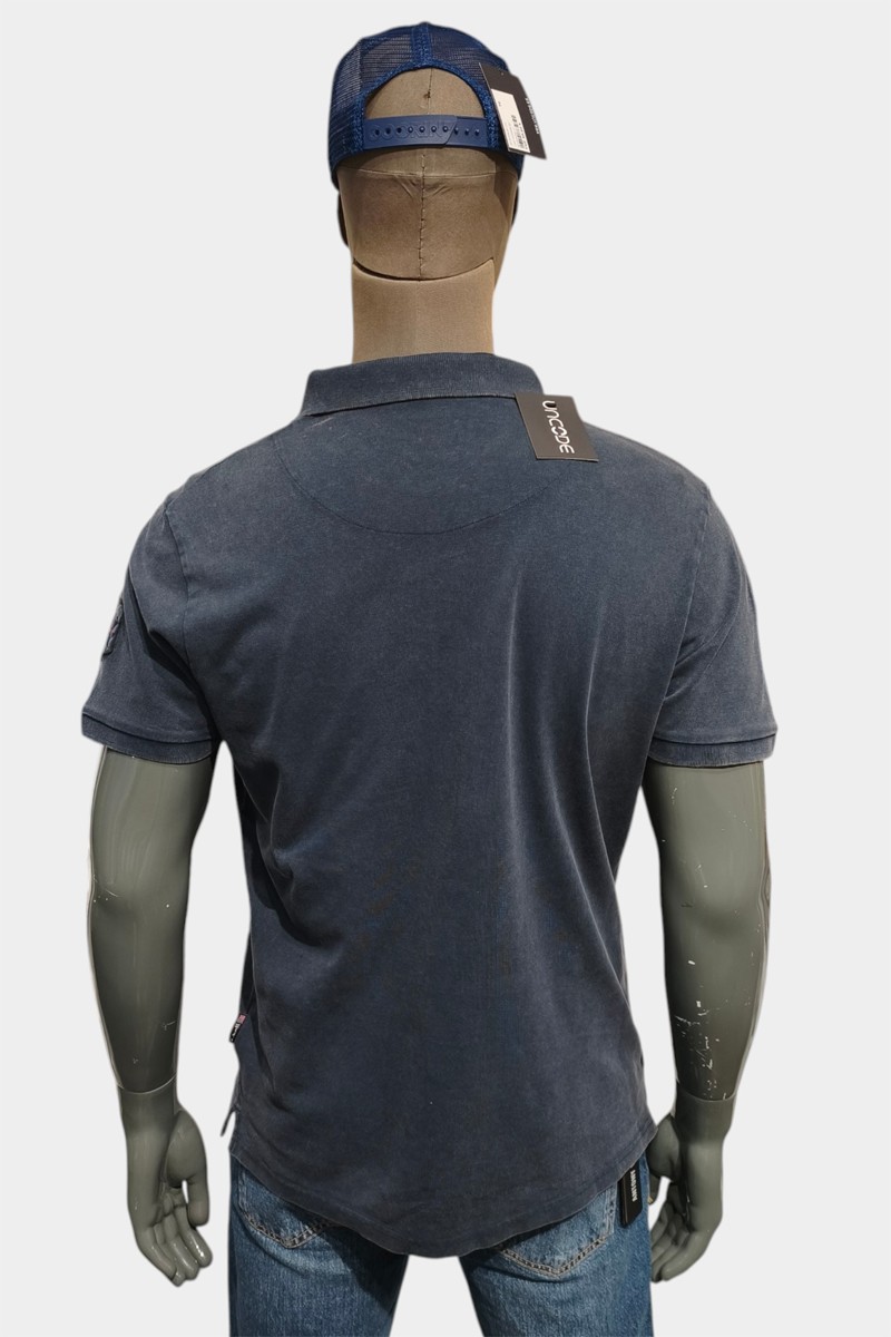  Polo Schott cómodo y versátil, perfecto para looks urbanos con estilo clásico y actual. 