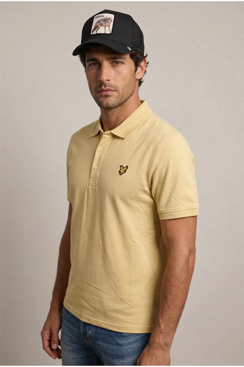  Polo Lyle and Scott cómodo y versátil, perfecto para looks urbanos con estilo clásico y actual.  2