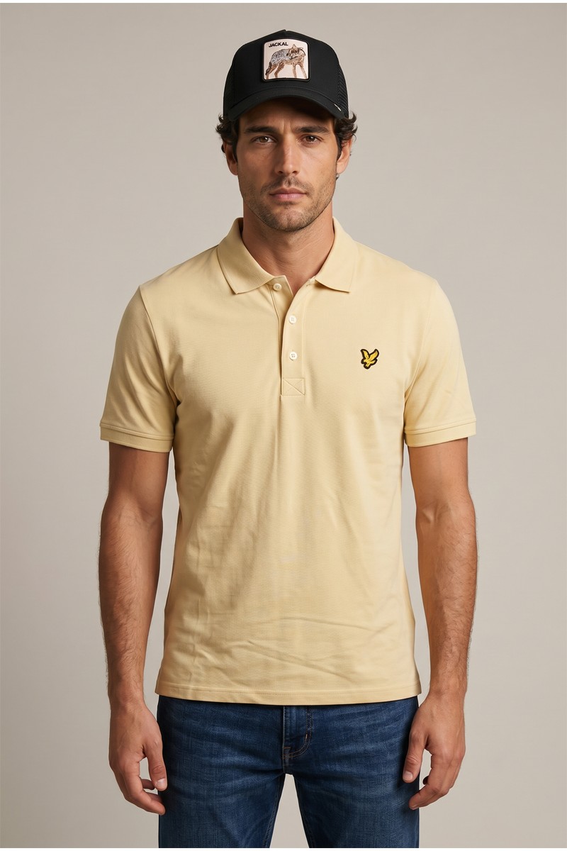  Polo Lyle and Scott cómodo y versátil, perfecto para looks urbanos con estilo clásico y actual. 