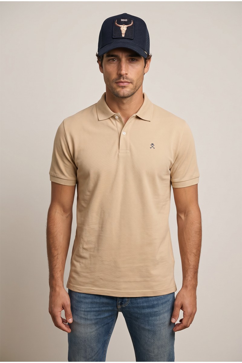  Polo Harper cómodo y versátil, perfecto para looks urbanos con estilo clásico y actual.  2