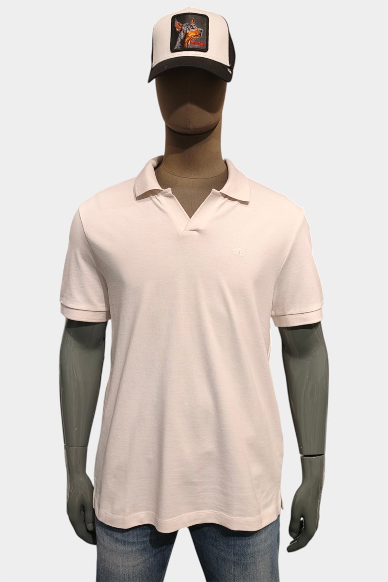  Polo Calvin Klein cómodo y versátil, perfecto para looks urbanos con estilo moderno y limpio. 
  
 Talla Grande 