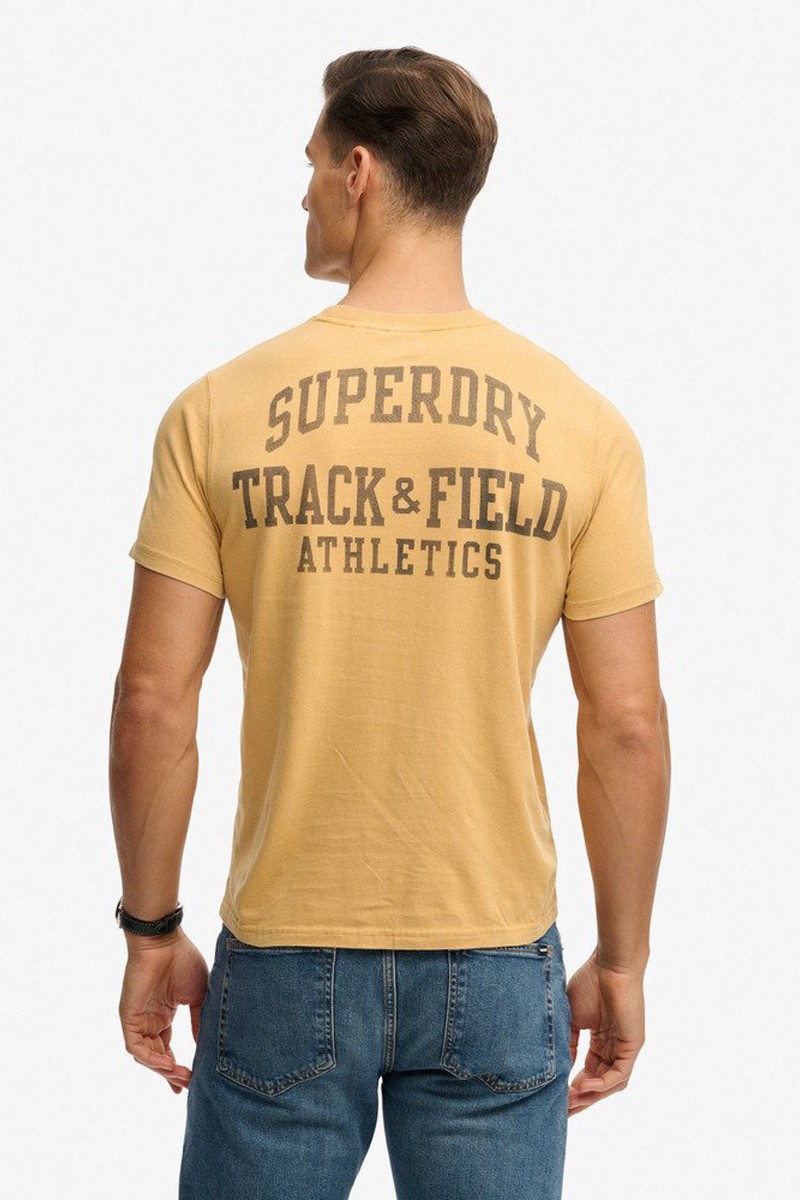  Camiseta Superdry cómoda y versátil, perfecta para looks urbanos con estilo actual y personalidad. 