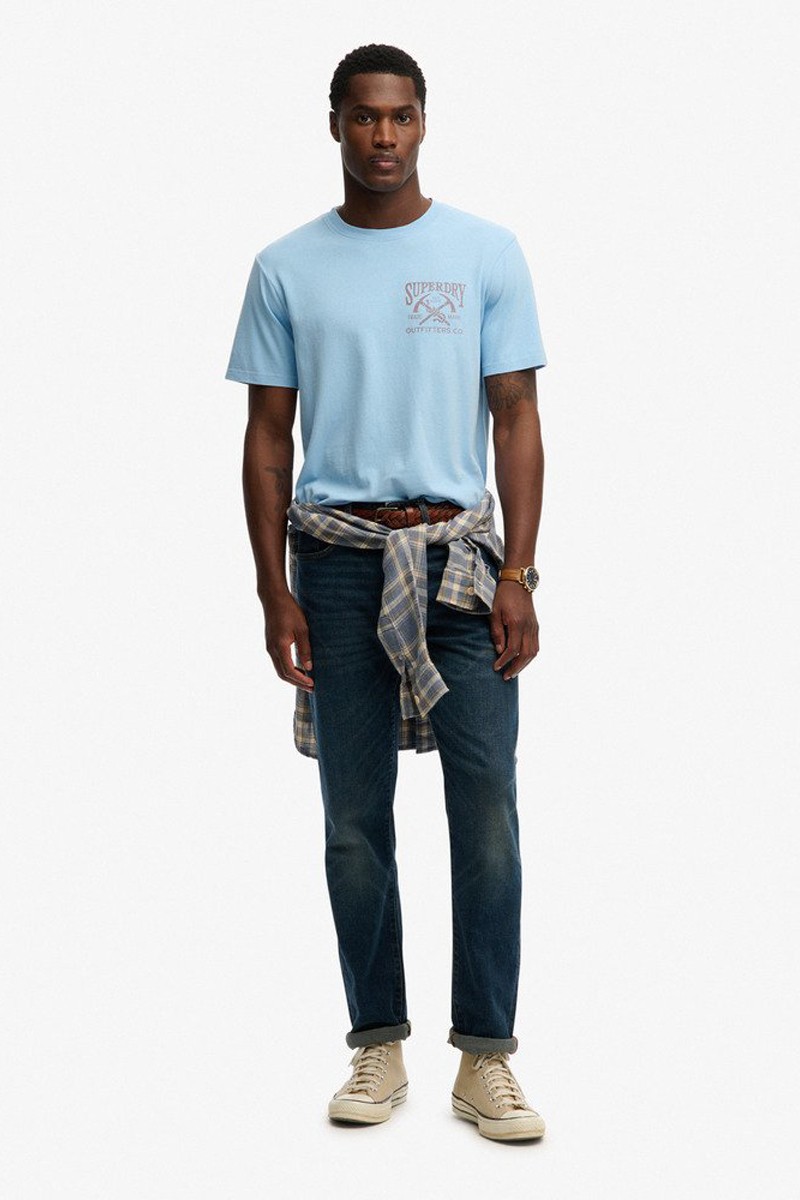  Camiseta Superdry cómoda y versátil, perfecta para looks urbanos con estilo actual y personalidad. 