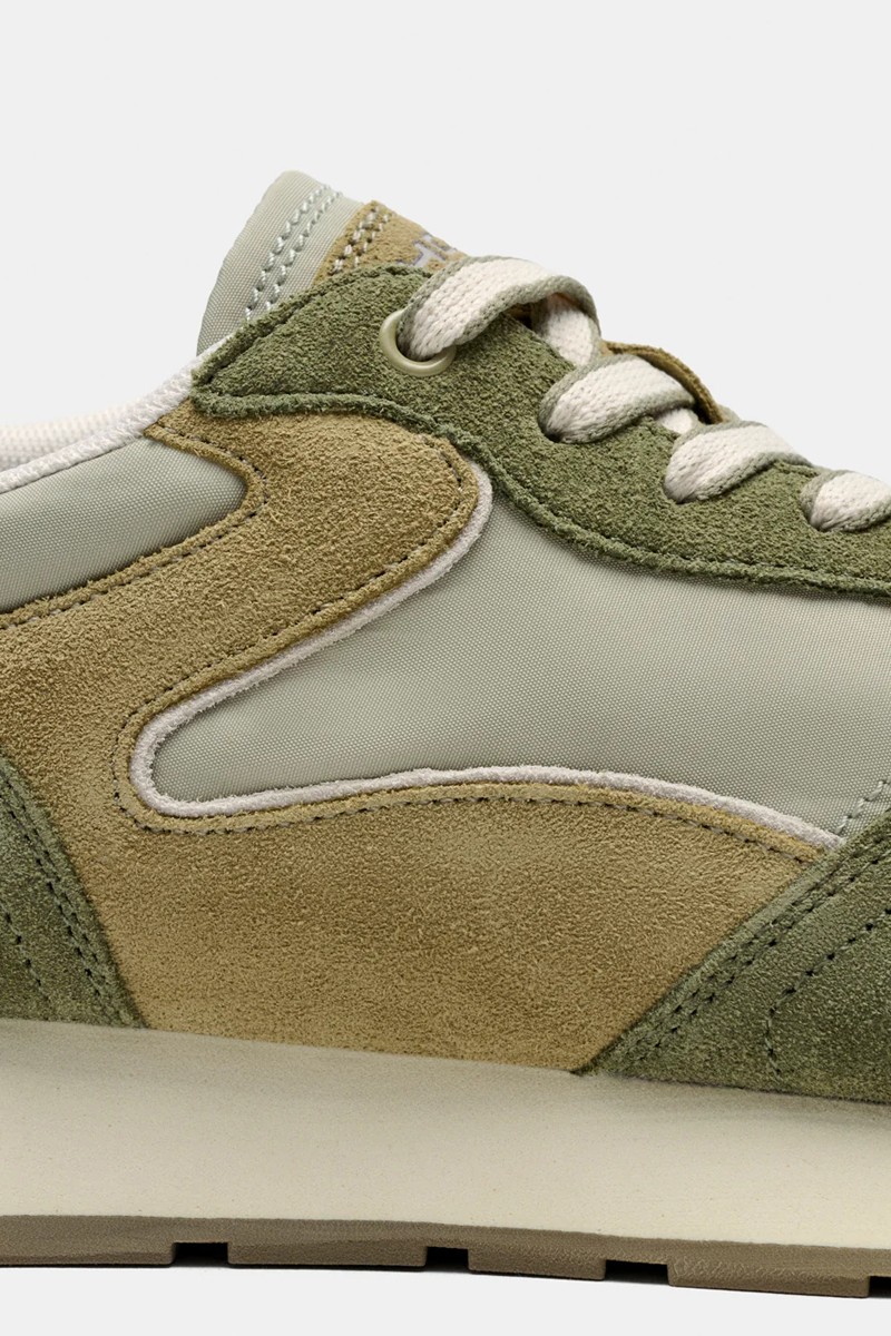  Zapatillas Hoff cómodas y versátiles, perfectas para looks urbanos con estilo actual. 