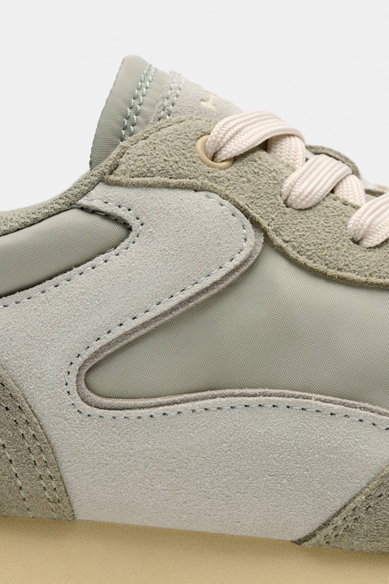  Zapatillas Hoff cómodas y versátiles, perfectas para looks urbanos con estilo actual. 