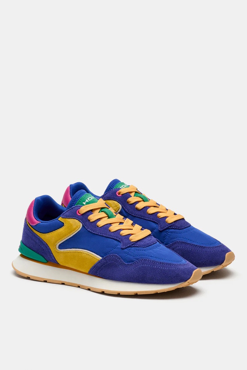  Zapatillas Hoff cómodas y versátiles, perfectas para looks urbanos con estilo actual.  2