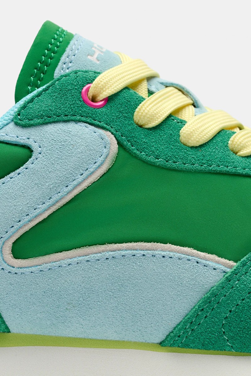 Zapatillas Hoff cómodas y versátiles, perfectas para looks urbanos con estilo actual. 