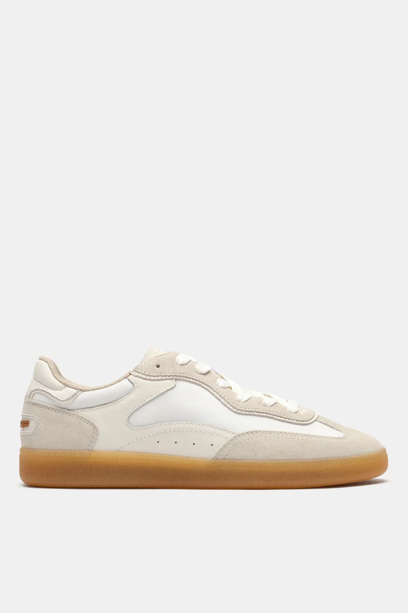  Zapatillas Hoff cómodas y versátiles, perfectas para looks urbanos con estilo actual. 
