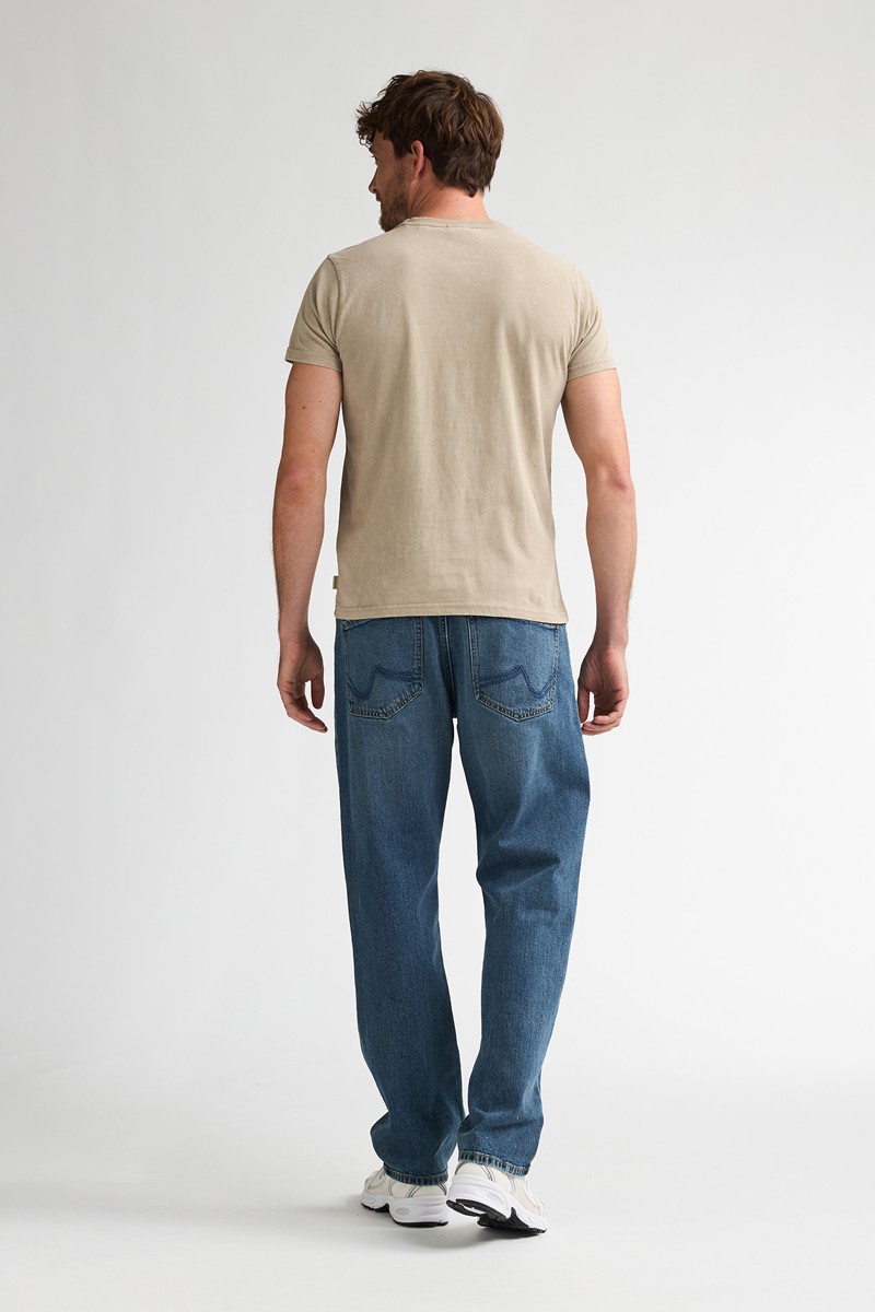  Camiseta Petrol cómoda y versátil, perfecta para looks urbanos con estilo relajado. 