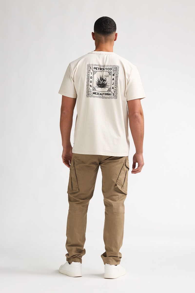  Camiseta Petrol cómoda y versátil, perfecta para looks urbanos con estilo relajado. 