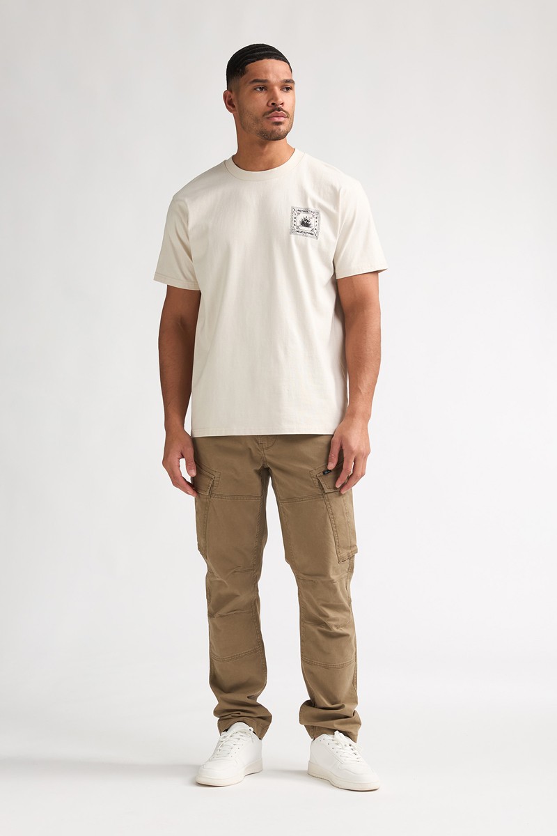  Camiseta Petrol cómoda y versátil, perfecta para looks urbanos con estilo relajado. 